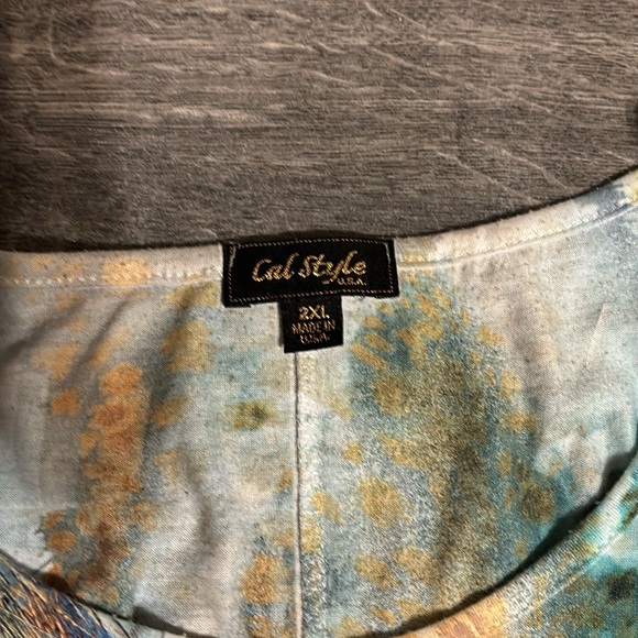 Cal Style U.S.A. 2XL Shark Bite Style Blouse With Flowing Sleeves - Picture 4 of 10